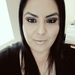 Meet your Posher, Alida